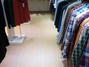 图 精品韩版男装服饰批发 广州服装箱包加盟