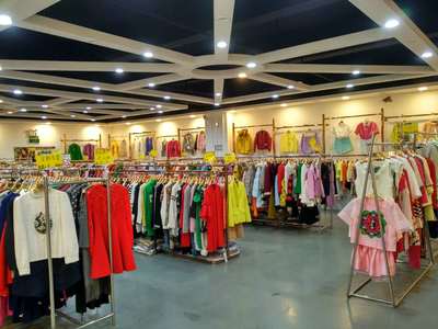 加盟品牌折扣服装,品牌折扣服装店加盟,服装尾货批发 加盟政策