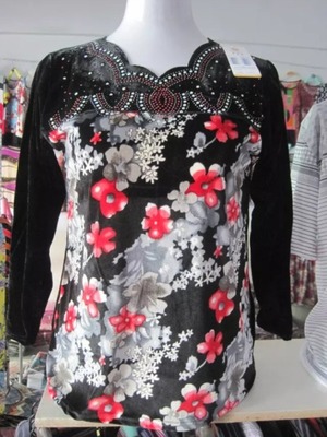 成都哪里有便宜的地摊服装批发 适合地摊吼货甩货展销会o745ak4