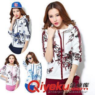 2015韩国时尚修身印花连帽卫衣两件套 运动休闲新风尚
